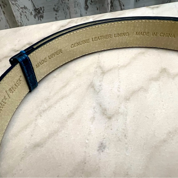 White House Black Market bright blue patent leather belt w/ Silver Buckle - Picture 4 of 6